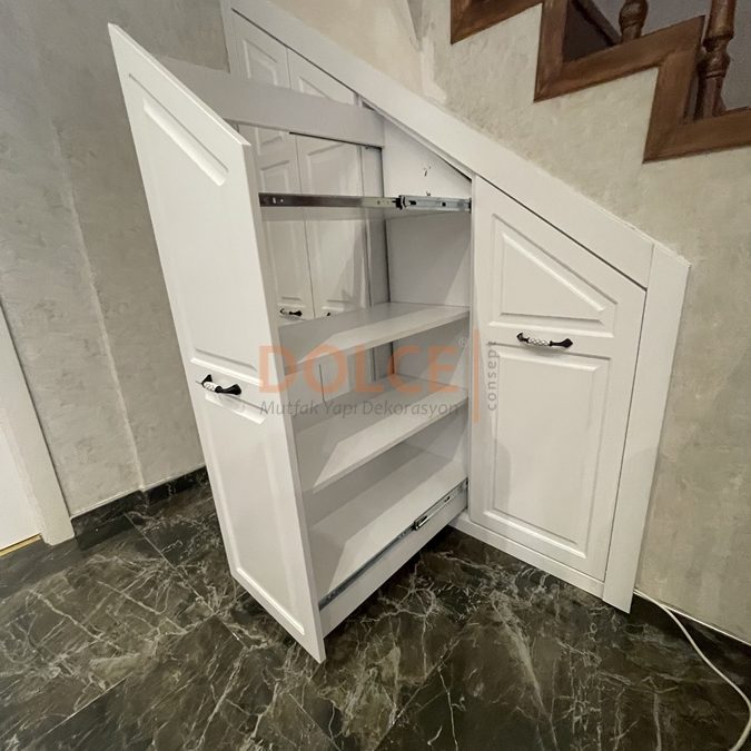 MERDİVEN ALTI AYAKKABILIK